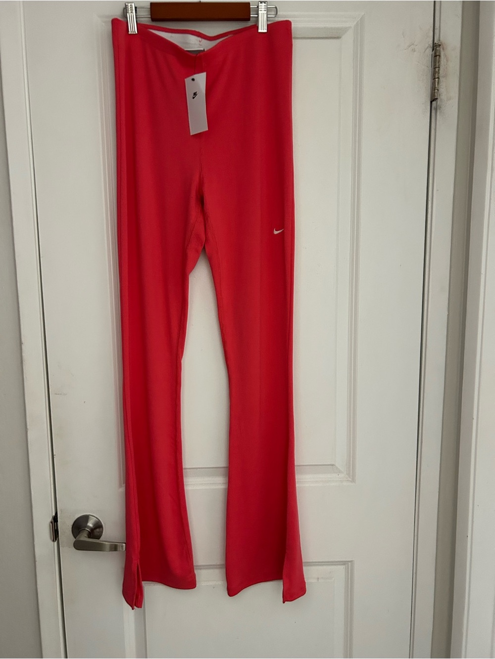 NWT Women’s NIKE SPORTSWEAR CHILL KNITS TIGHT MINI-RIB FLARED LEGGINGS Medium